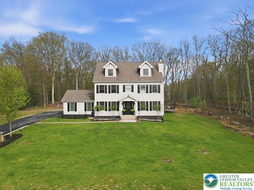 13 Eastridge Ln, East Stroudsburg, PA, 18302-7102 | Card Image