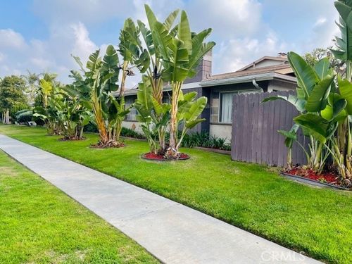 e-17092 Emerald, Huntington Beach, CA, 92647 | Card Image