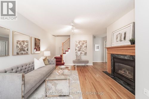 1009-29 Rosebank Dr, Scarborough, ON, M1B5Y7 | Card Image