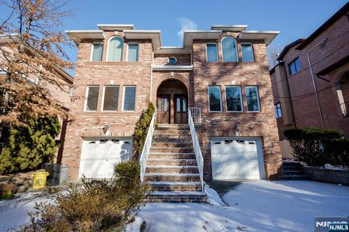 343B E Harriet Ave, Palisades Park, NJ, 07650-4904 | Card Image