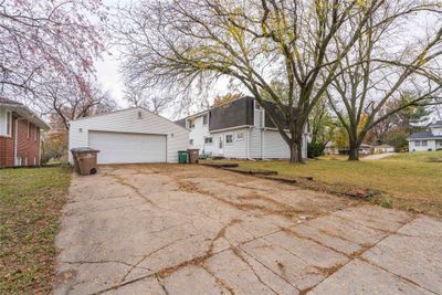 7200 & 7202 Forest Court, Home with 6 bedrooms, 4 bathrooms and null parking in Windsor Heights IA | Image 3