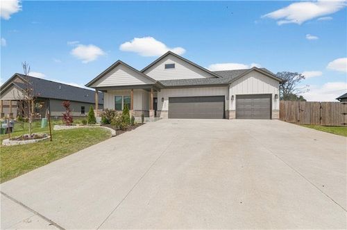 2204 Riggins Ave, Pea Ridge, AR, 72751-2046 | Card Image