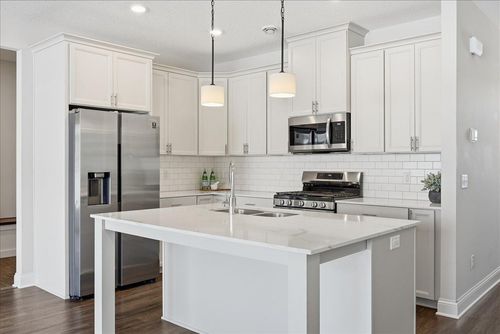 1715 Southpoint Ln, HUDSON, WI, 54016-5566 | Card Image