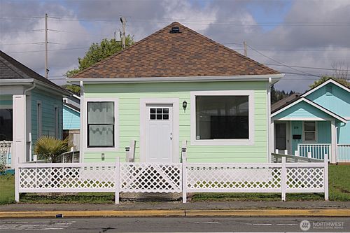 616 W 1st St, Aberdeen, WA, 98520-6009 | Card Image
