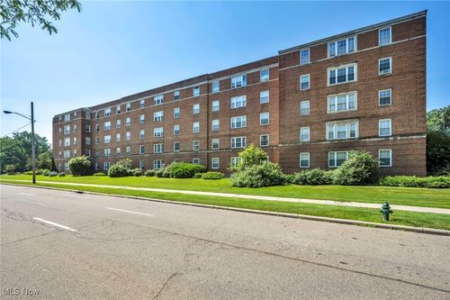 13800 Fairhill Rd, Shaker Heights, OH, 44120-5513 | Card Image