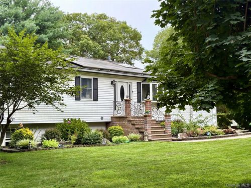 10 Joanna Pl, Port Jefferson Station, NY, 11776-2975 | Card Image