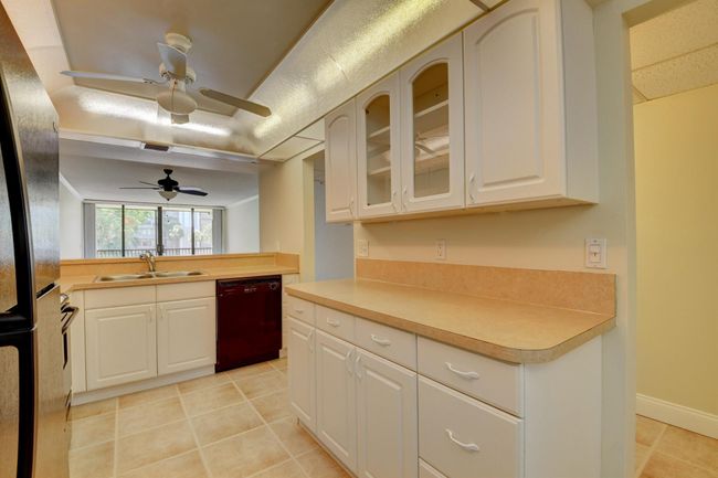 UNIT-202 - 16 Royal Palm Way, Condo with 2 bedrooms, 2 bathrooms and null parking in Boca Raton FL | Image 10