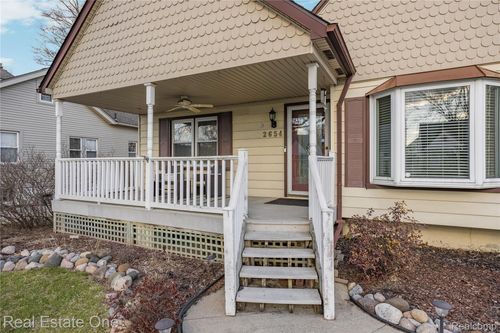 2654 Royal Ave, Berkley, MI, 48072-1328 | Card Image