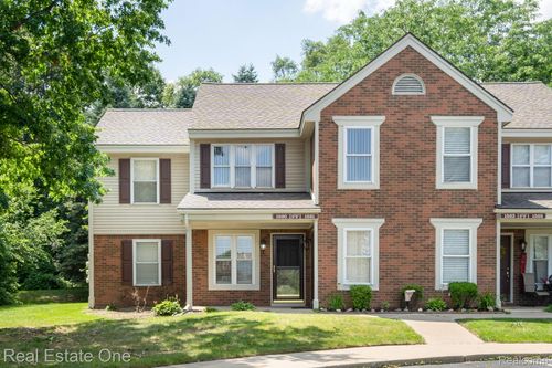 1520 Porter Cir, Rochester Hills, MI, 48307-5659 | Card Image