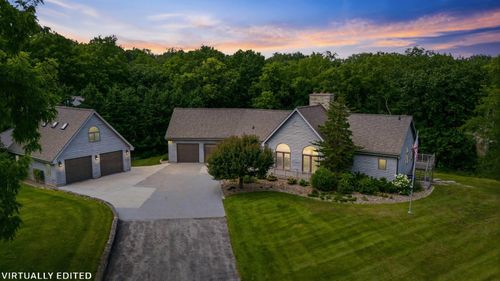 2048 Grand Blvd, Waterloo, IA, 50701-1026 | Card Image