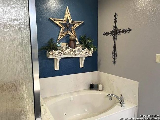 510 Jack Nickolaus Dr, House other with 3 bedrooms, 3 bathrooms and null parking in Devine TX | Image 23