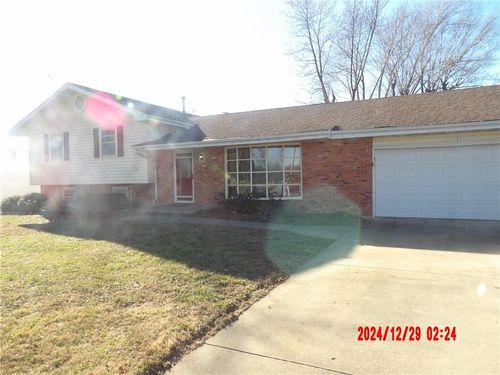 225 S Cleveland Street, Garnett, KS, 66032 | Card Image