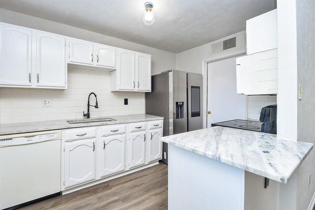 6915 Jeb Stuart Dr, House other with 3 bedrooms, 2 bathrooms and 1 parking in Richmond TX | Image 9
