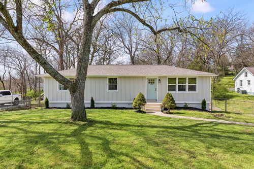 152 Cranwill Dr, Hendersonville, TN, 37075-2835 | Card Image