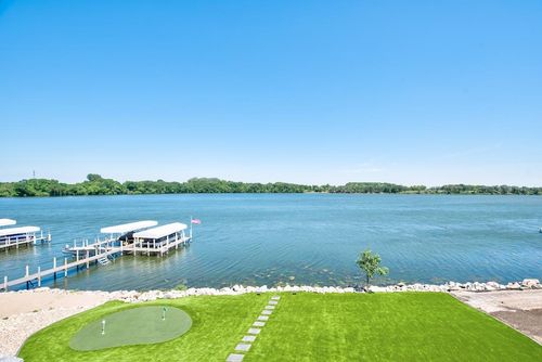 172 W Bay Rd, Lake Park, IA, 51347-1073 | Card Image