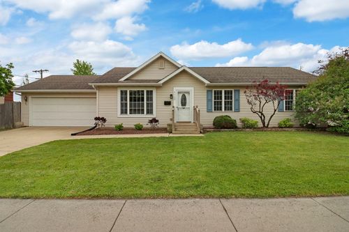 5117 58th St, Kenosha, WI, 53144-6832 | Card Image