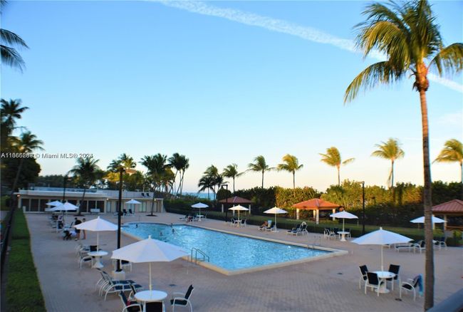 APT-810 - 2625 Collins Ave, Condo with 1 bedrooms, 2 bathrooms and null parking in Miami Beach FL | Image 40