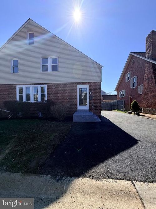 402 Grove Ave, WILMINGTON, DE, 19809-2917 | Card Image