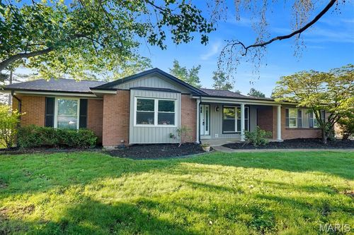 15583 Clayton Rd, Ballwin, MO, 63011-3157 | Card Image
