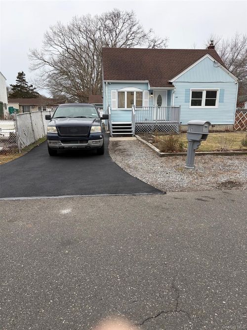 182 Lexington Rd, Shirley, NY, 11967-3212 | Card Image