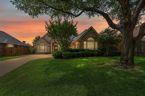 2236 Templeton Dr, Arlington, TX, 76006-5767 | Card Image