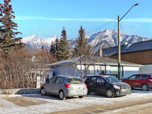 906 Main St, Canmore, AB, T1W2B8 | Card Image