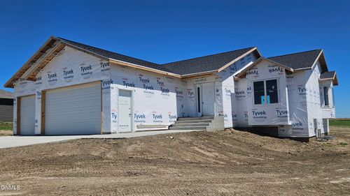 4550 Trailblazer Loop, Mandan, ND, 58554-1001 | Card Image