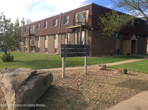 1814 Prairie Ave, Dickinson, ND, 58601-2971 | Card Image