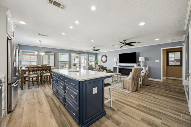 1815 Tiki Dr, House other with 3 bedrooms, 3 bathrooms and 3 parking in Tiki Island TX | Image 9