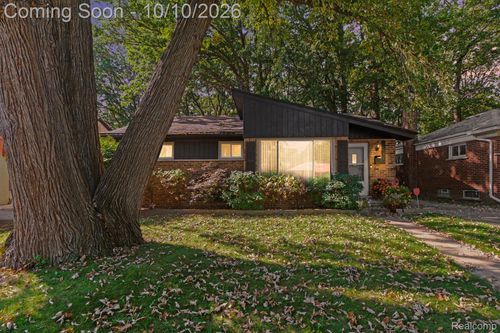 21671 Whitmore St, Oak Park, MI, 48237-2614 | Card Image