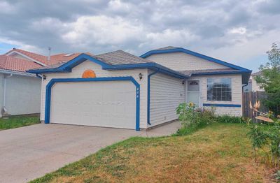 307 Appleglen Pl Se, House detached with 4 bedrooms, 3 bathrooms and 2 parking in Calgary AB | Image 2