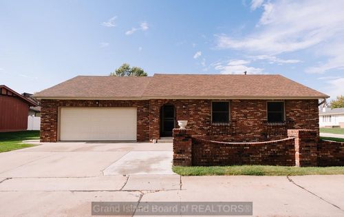 19 Via Como, Grand Island, NE, 68803-1732 | Card Image