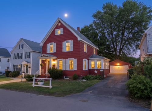 285 Thornton St, Manchester, NH, 03102-3651 | Card Image