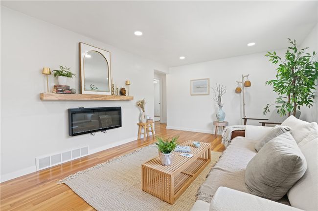 127 Greenview Dr, House other with 4 bedrooms, 2 bathrooms and null parking in Verona PA | Image 6