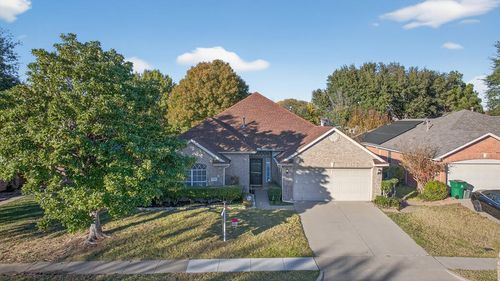 3921 Larkspur Dr, Haltom City, TX, 76137-5819 | Card Image