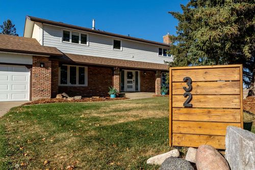32 Carter Cres Se, Medicine Hat, AB, T1B2T3 | Card Image