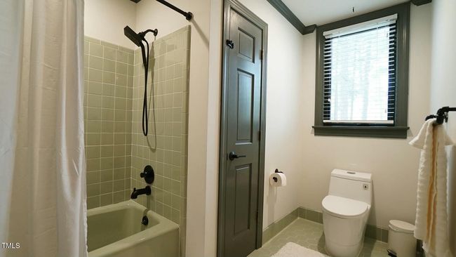 Upstairs Full Bath | Image 29