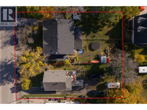 1025 Laurier Ave, Kelowna, BC, V1Y6B2 | Card Image