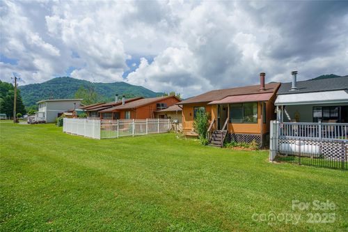 94 Market St, Maggie Valley, NC, 28751-8594 | Card Image