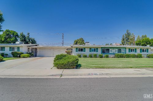 1305 Yorba Linda St, Bakersfield, CA, 93309-3525 | Card Image