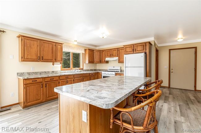 Large welcoming kitchen with newer laminate counter tops! | Image 19