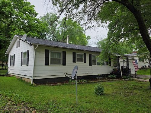304 Warwick St, Coffeyville, KS, 67337-2623 | Card Image