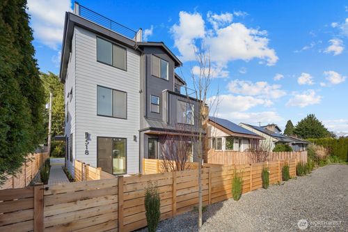 518 N 102nd St, Seattle, WA, 98133-9314 | Card Image