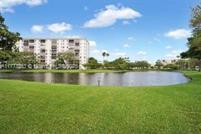 APT-222B - 2313 S Cypress Bend Dr, Condo with 2 bedrooms, 2 bathrooms and null parking in Pompano Beach FL | Image 12