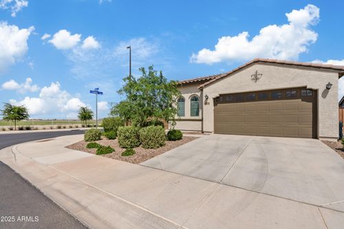 2204 E Kelly Dr, Gilbert, AZ, 85298-1118 | Card Image