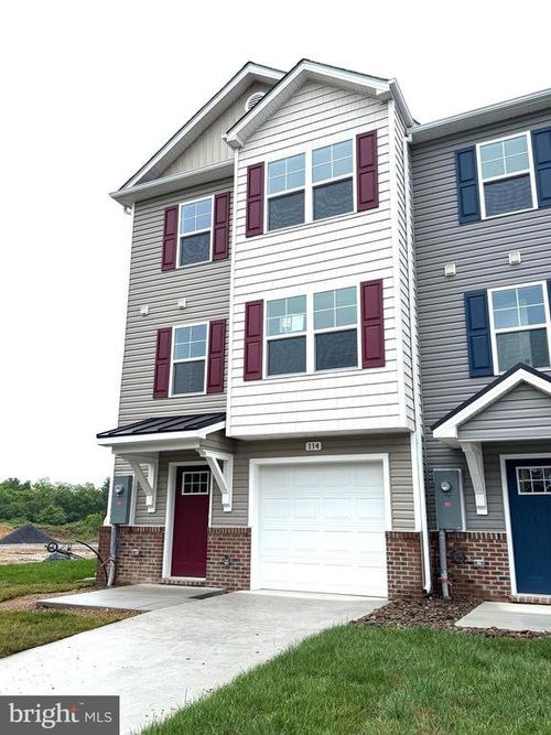 114 Moses Dr, MARTINSBURG, WV, 25405-1175 | Card Image