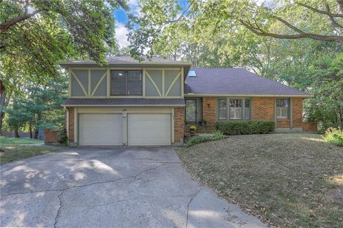 1117 Ne Clubhouse Ln, Lee's Summit, MO, 64086-3063 | Card Image