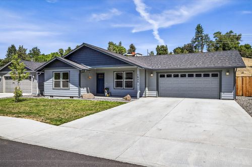 1023 Ne Crista Ct, Prineville, OR, 97754-3032 | Card Image