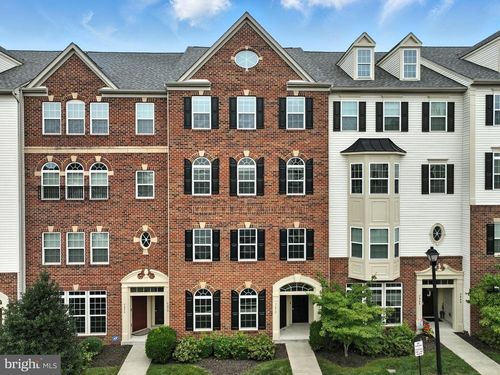 9h-7470 Brunson Cir, GAINESVILLE, VA, 20155-4910 | Card Image