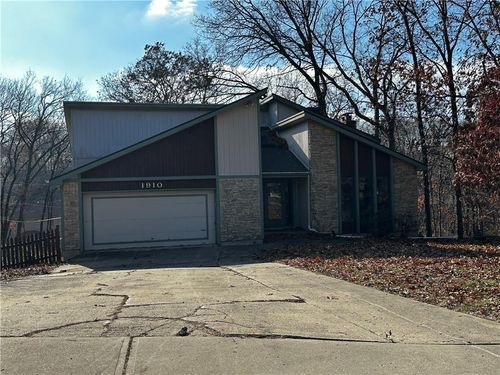 1910 Nw 45th St, Riverside, MO, 64150-9701 | Card Image